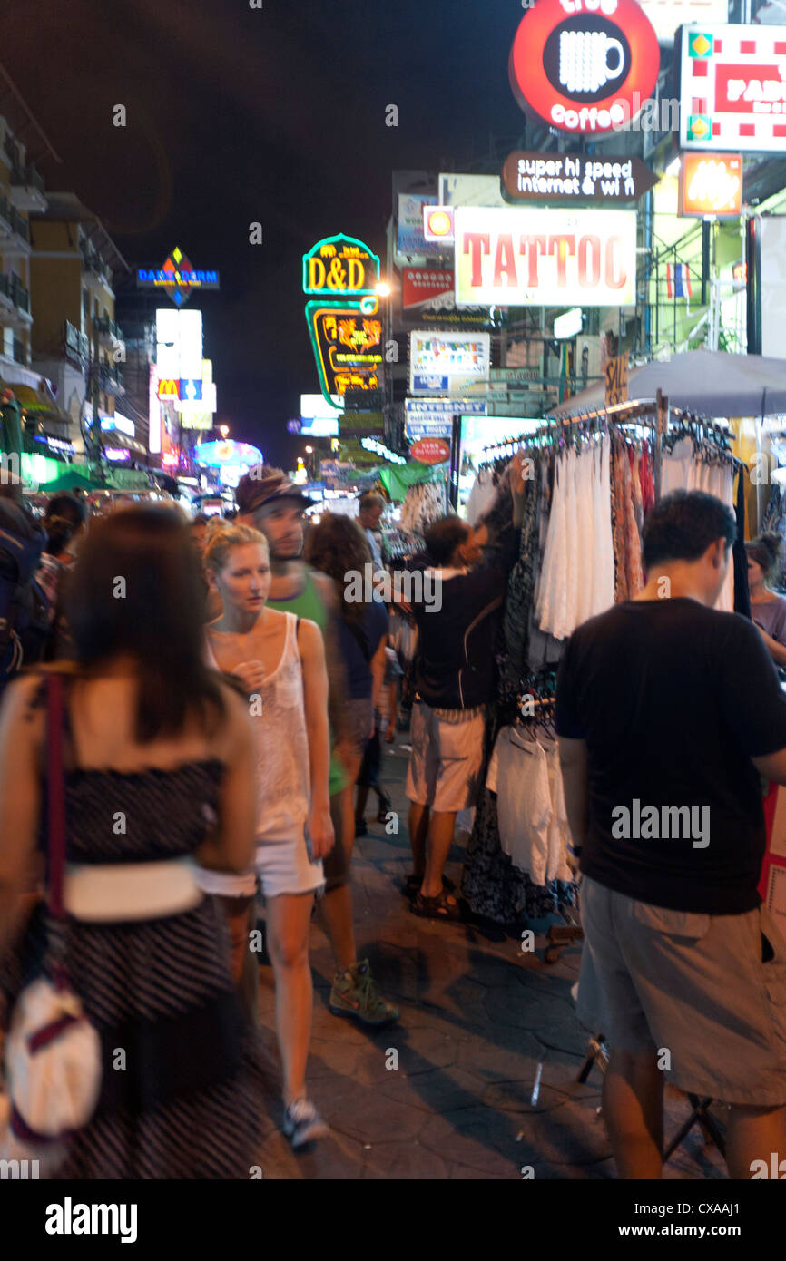 Khao San Road di notte, Bangkok, Thailandia Foto Stock