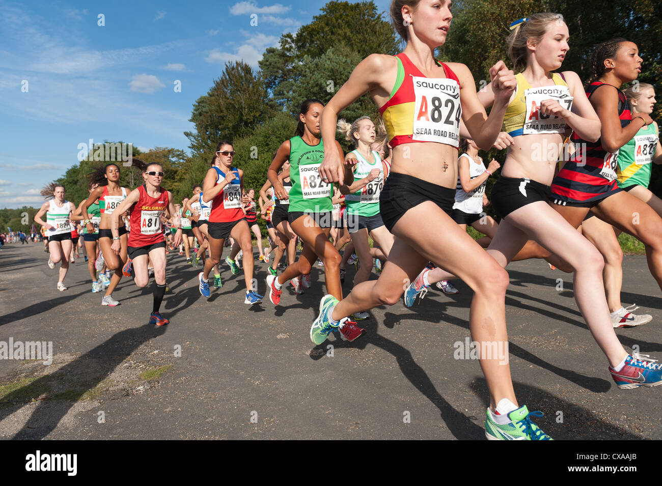 A sud di Inghilterra su strada Campionati del relè 2012, senior donne linea di partenza start mad rush Foto Stock