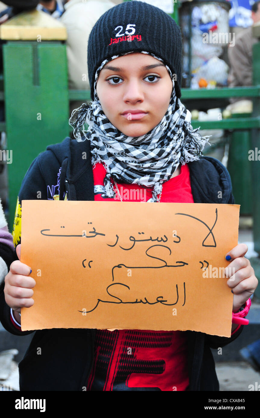 Donna egiziana protesta 25 gennaio 2012, primo anniversario della rivoluzione egiziana piazza Tahrir Cairo Foto Stock