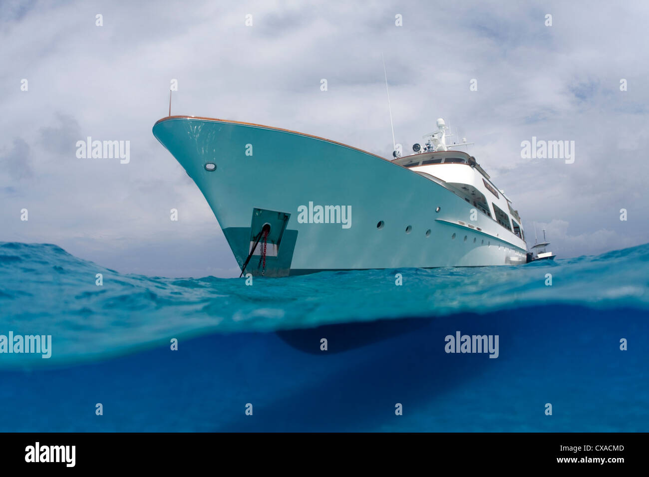 Un gruppo acqua vista di uno yacht in Bahamas. Foto Stock