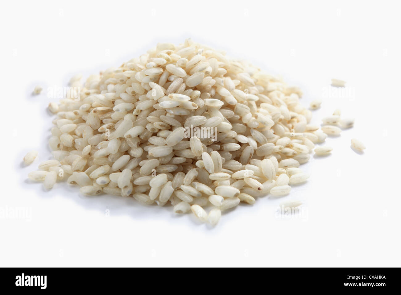 Un mucchio di riso Arbiorio su uno sfondo bianco, Foto Stock