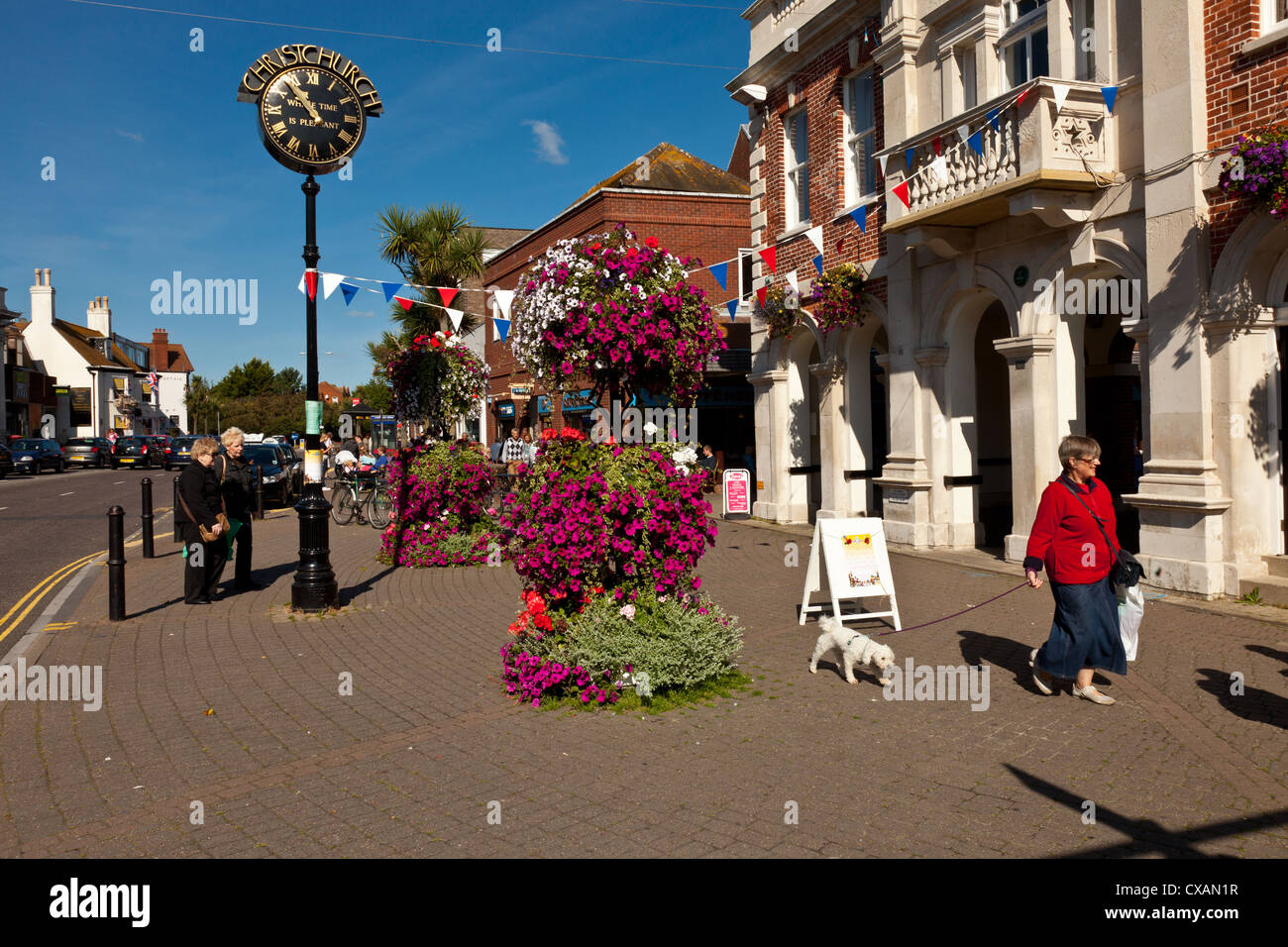 "Dove il tempo è piacevole' town orologio in Christchurch Dorset England Regno Unito. Foto Stock