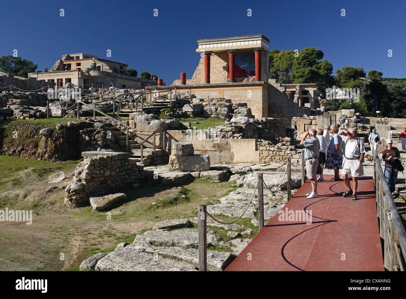 Knossos, i turisti per visitare i resti del palazzo Foto Stock