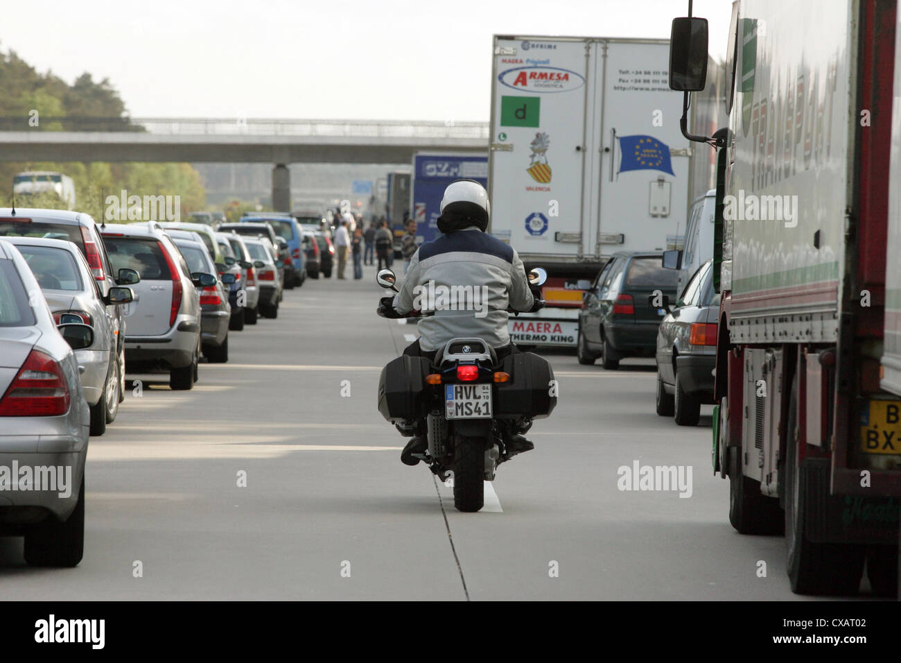 Magdeburg, unità di traffico sulla A2 in direzione Hannover, moto attraverso la via di fuga Foto Stock