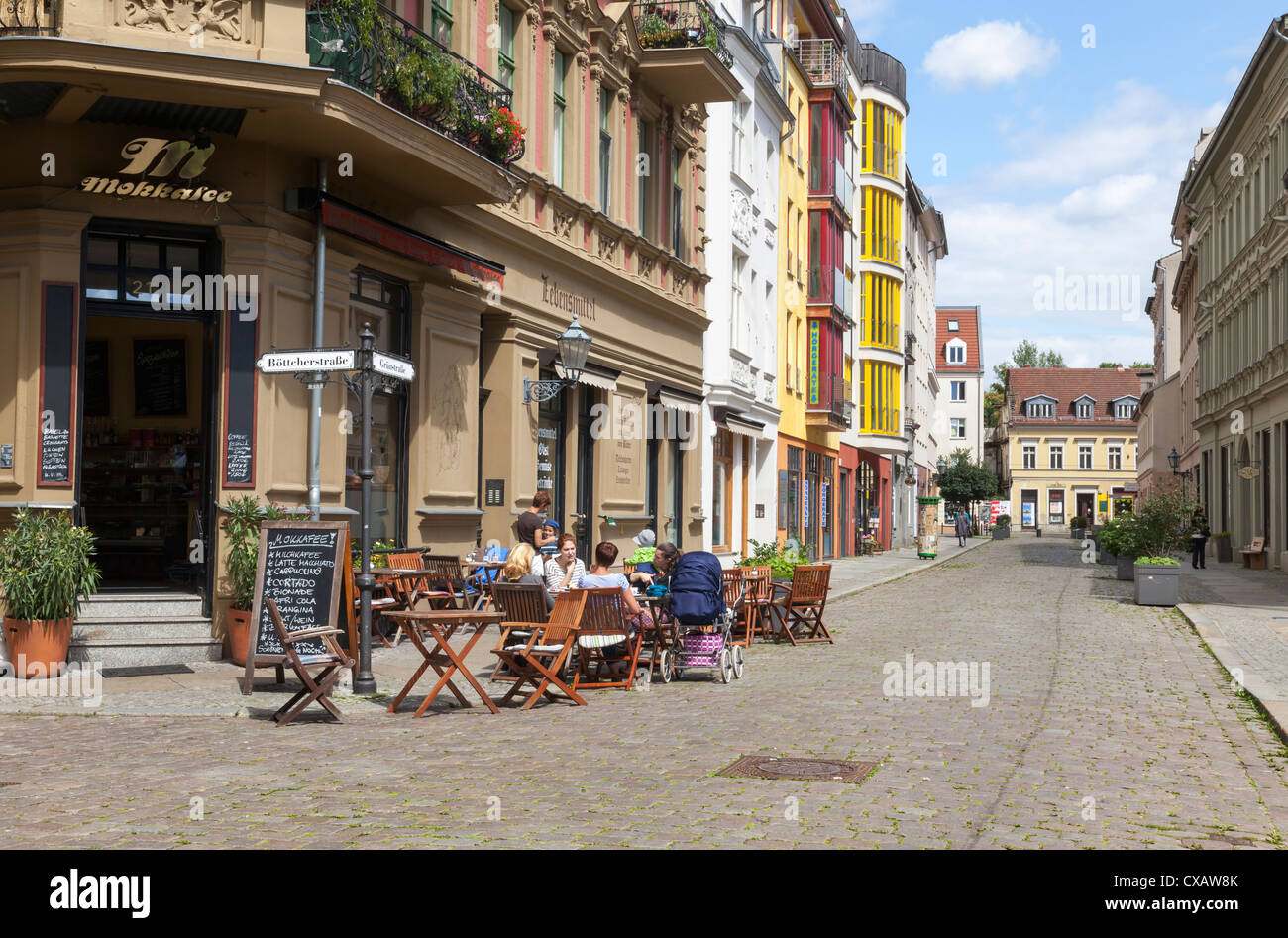 Street cafe e dal Municipio, Koepenick, Berlino, Germania Foto Stock