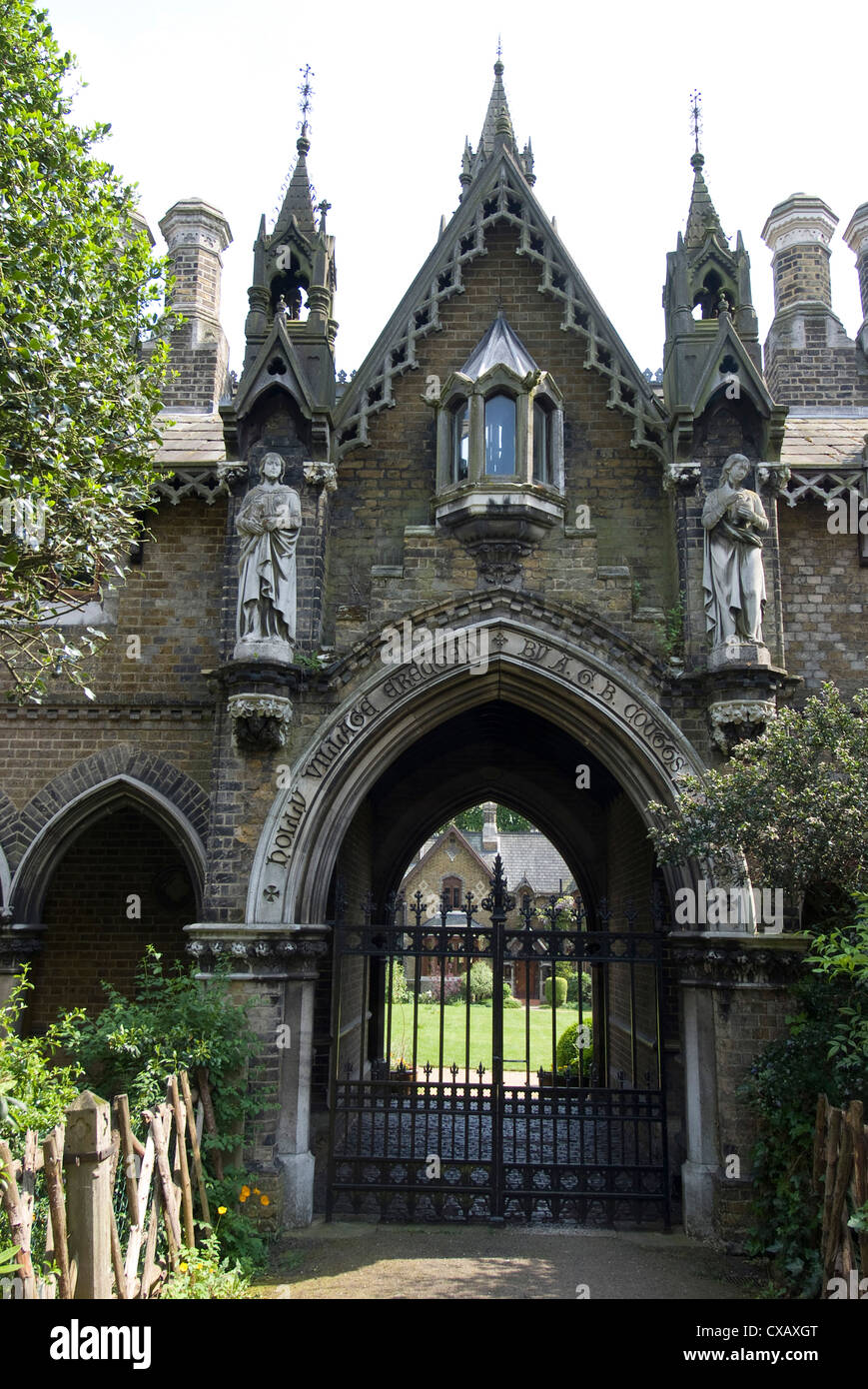 Holly Village, grado 2 elencati in stile gotico di edifici risalenti al 1865, architetto Henry Darybishire, Highgate, Londra, Inghilterra Foto Stock