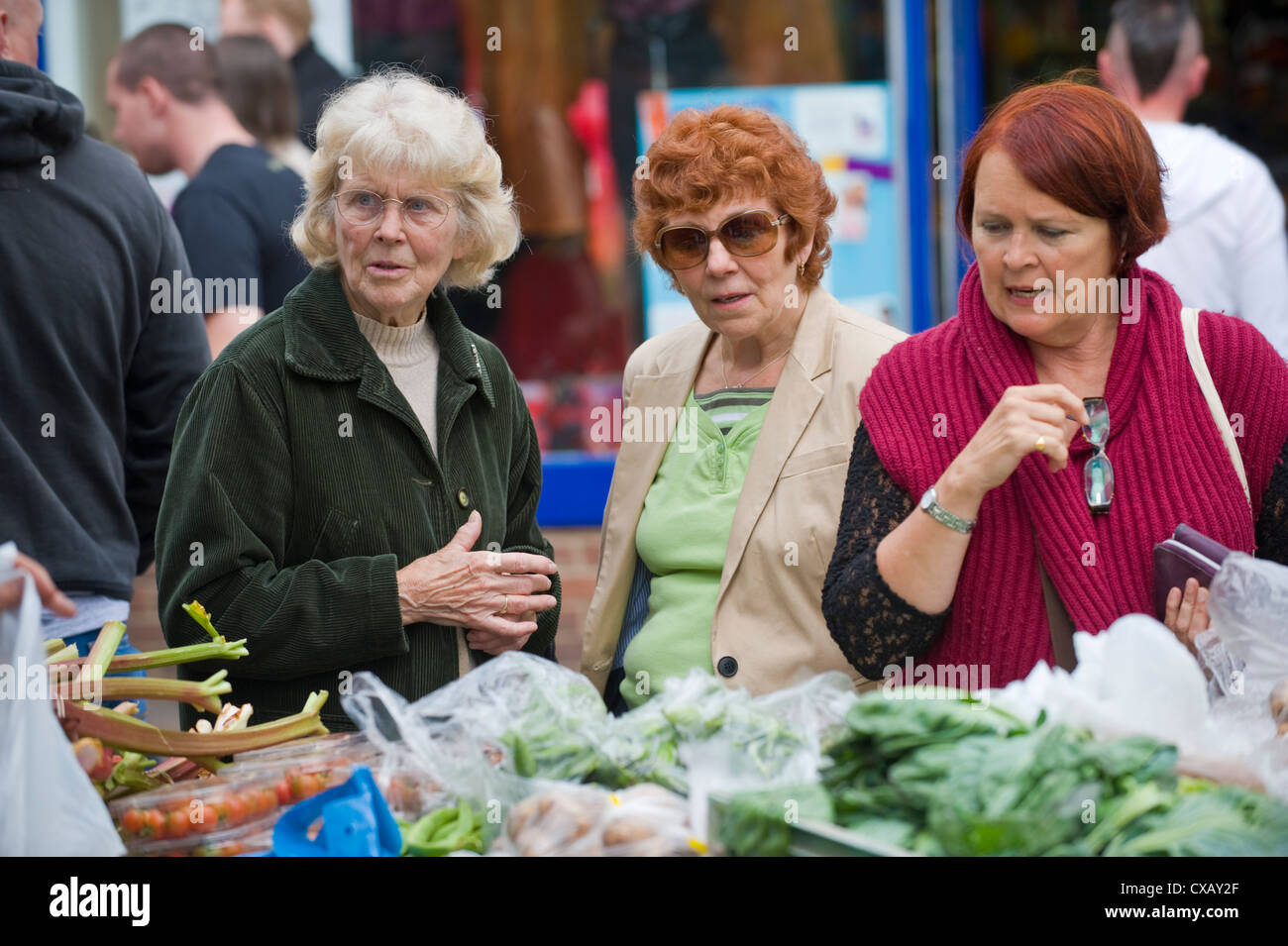 Onorevoli selezione di verdure su stallo all'aperto a Abergavenny Food Festival Foto Stock