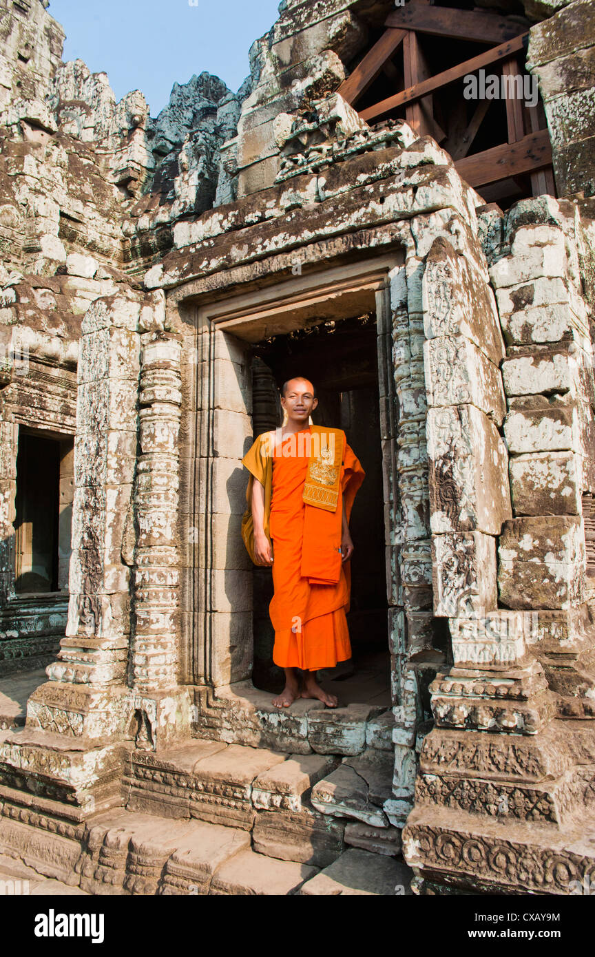 Monaco buddista di Tempio Bayon, i templi di Angkor, Sito Patrimonio Mondiale dell'UNESCO, Siem Reap, Cambogia, Indocina, Asia sud-orientale, Asia Foto Stock