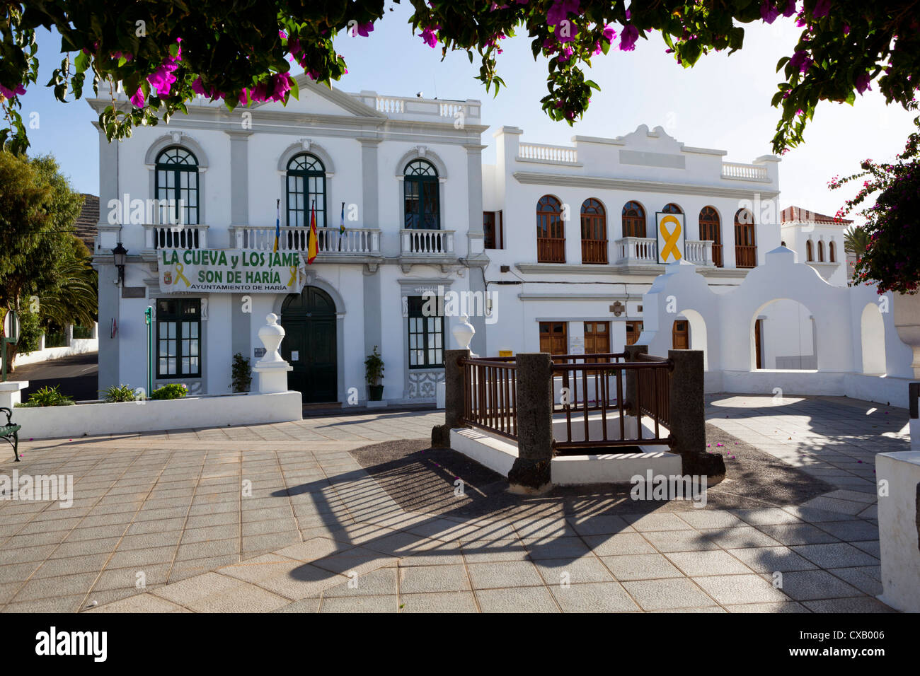 Plaza de la Constitucion e Ayuntamiento (municipio), Haria, Lanzarote, Isole Canarie, Spagna, Europa Foto Stock