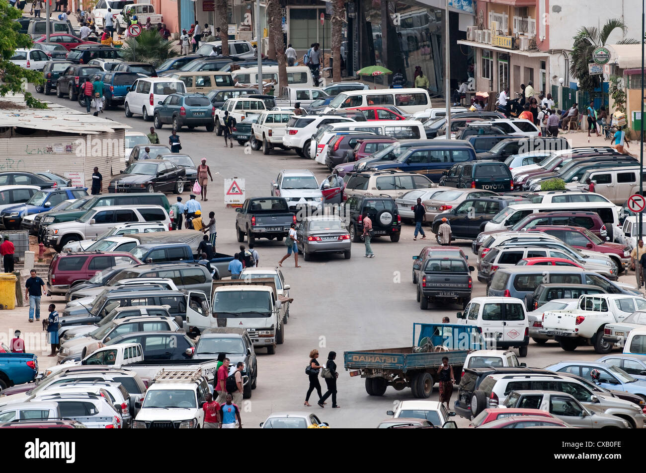 Scene di strada a Luanda, in Angola, in Africa Foto Stock