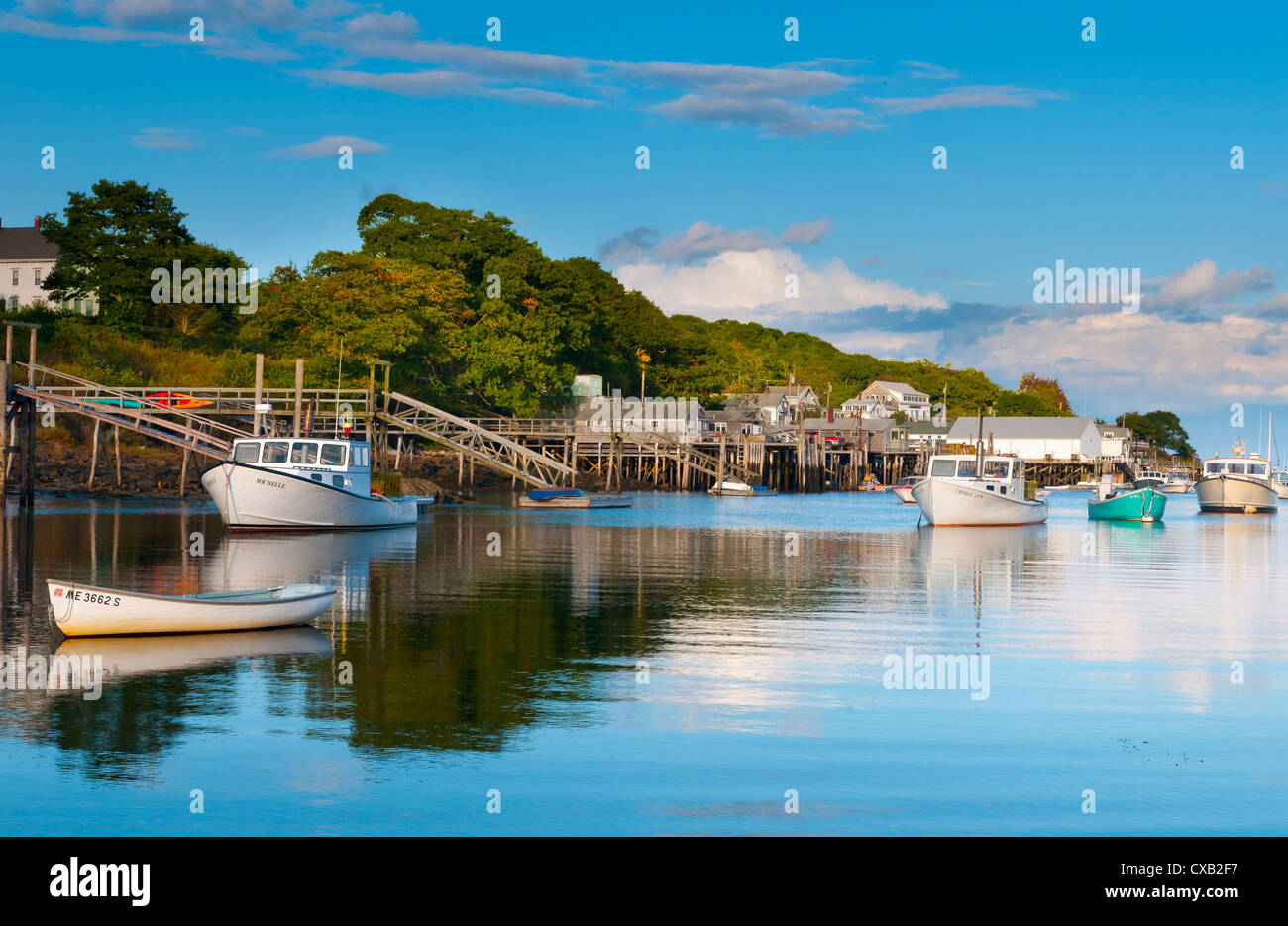 Lobster barche da pesca e pontili di Porto Nuovo, Pemaquid Peninsula, Maine, New England, Stati Uniti d'America, America del Nord Foto Stock