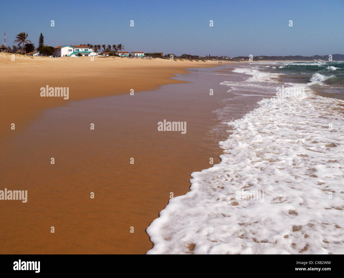 Coco Cabanas beach resort. Ponta do Ouro, Mozambico meridionale. Foto Stock