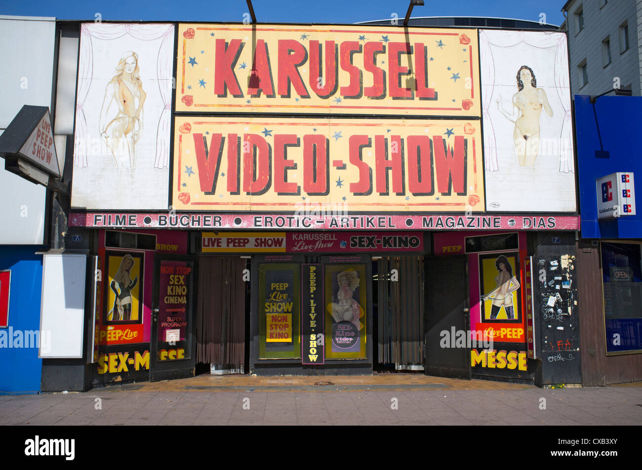 Cinema Erotico sul Reeperbahn nel quartiere a luci rosse di Amburgo  Germania Foto stock - Alamy