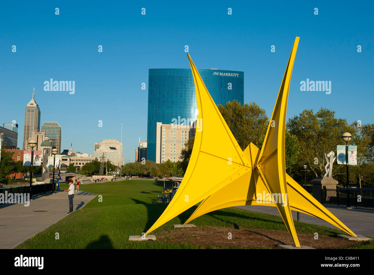 Stati Uniti d'America Indiana Indianapolis nel centro storico di Washington Street ponte pedonale vecchi route 40 Strada Nazionale Foto Stock