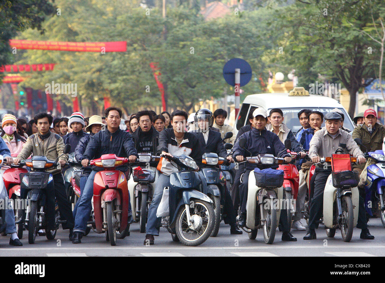 Strada Ueberfuellter in Hanoi Foto Stock