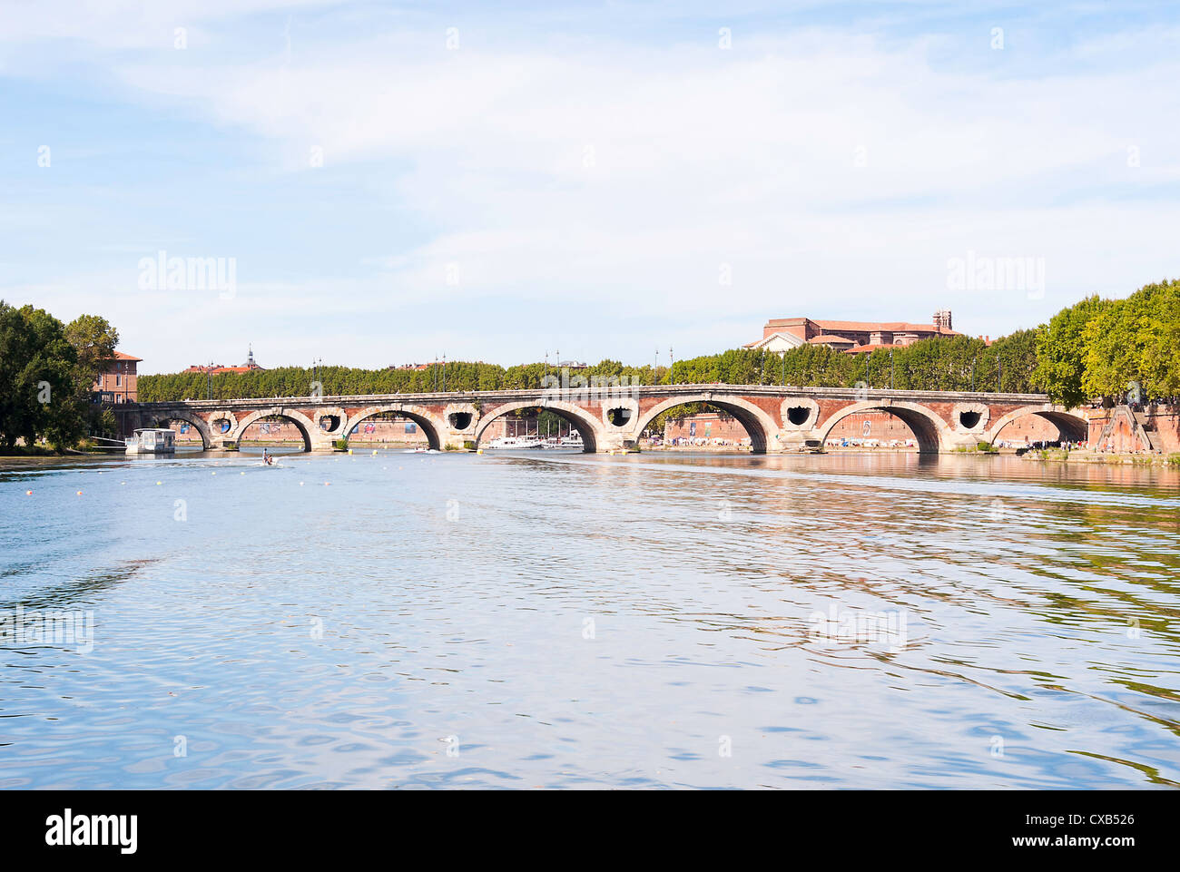 Il famoso Pont Neuf Ponte sul Fiume Garonne Crossing in Toulouse Haute Garonne Midi-Pirenei Francia Foto Stock