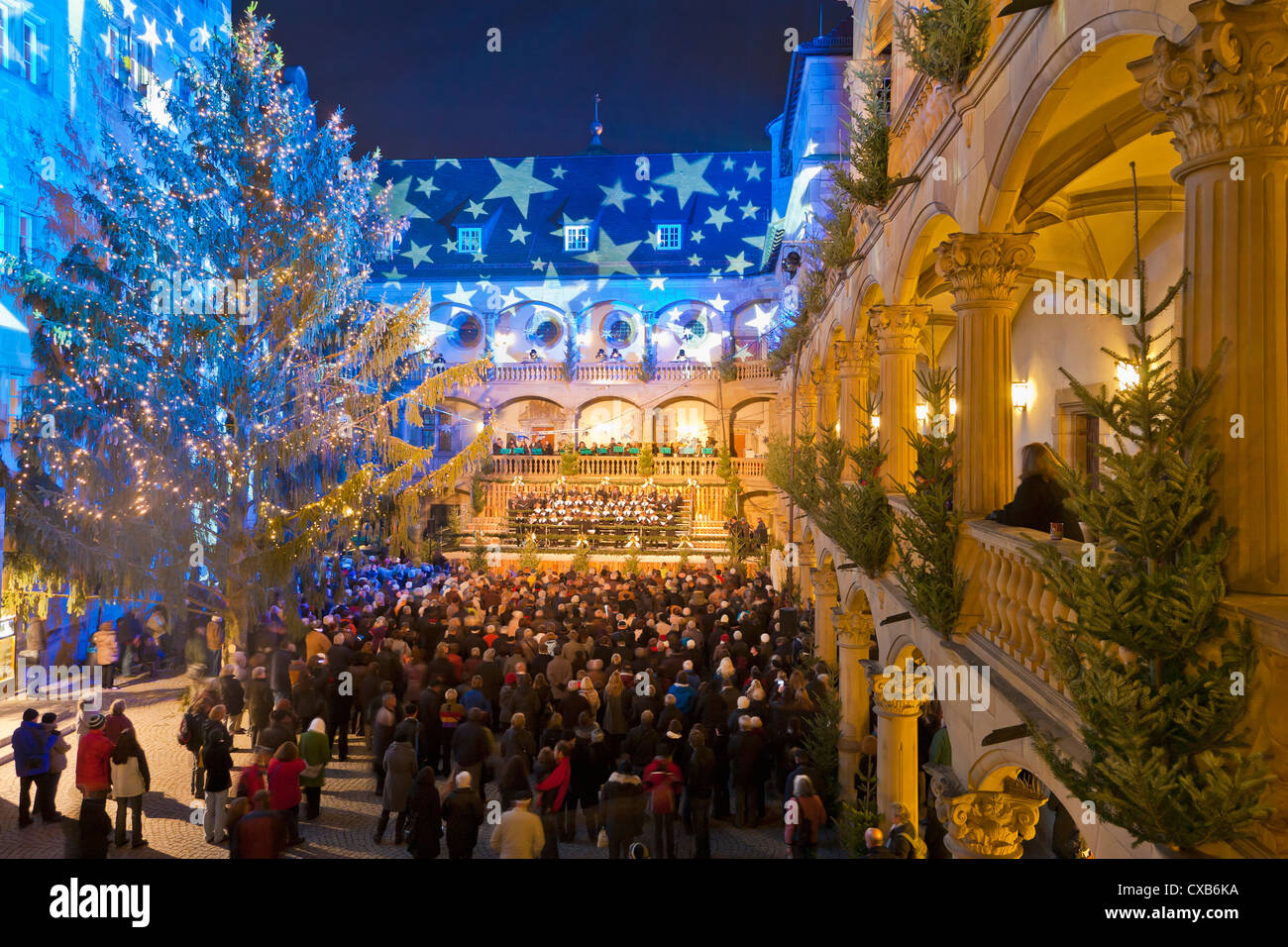 Apertura del mercato di Natale, concerto presso il cortile interno del vecchio castello, Altes Schloss, Stoccarda, BADEN-WUERTTEMBERG, Germania Foto Stock