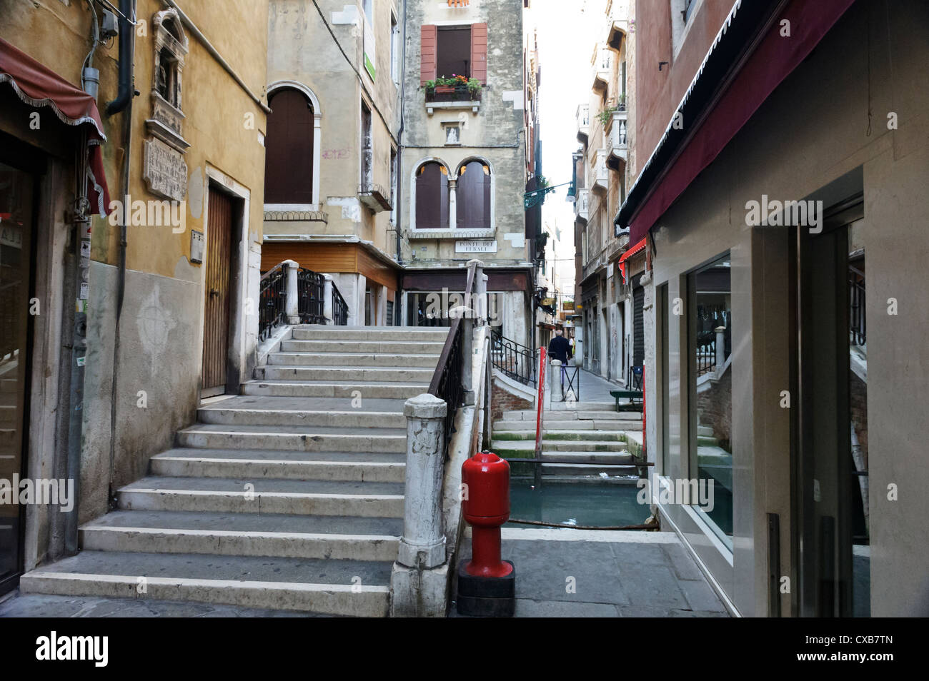 Il vecchio ponte veneziano, Venezia, Italia. Foto Stock