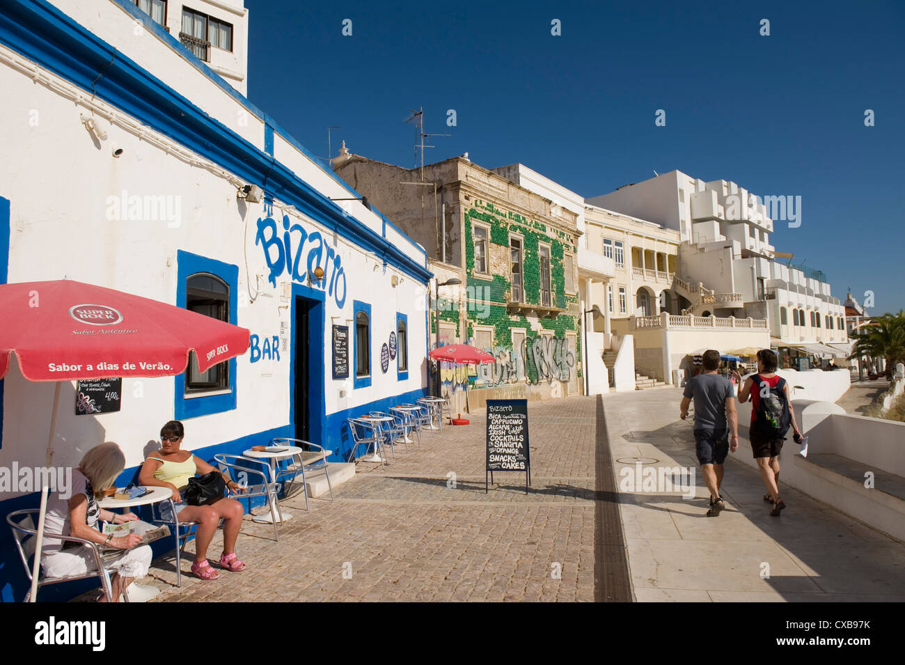 Al di fuori dei bar Albufeira Algarve Foto Stock