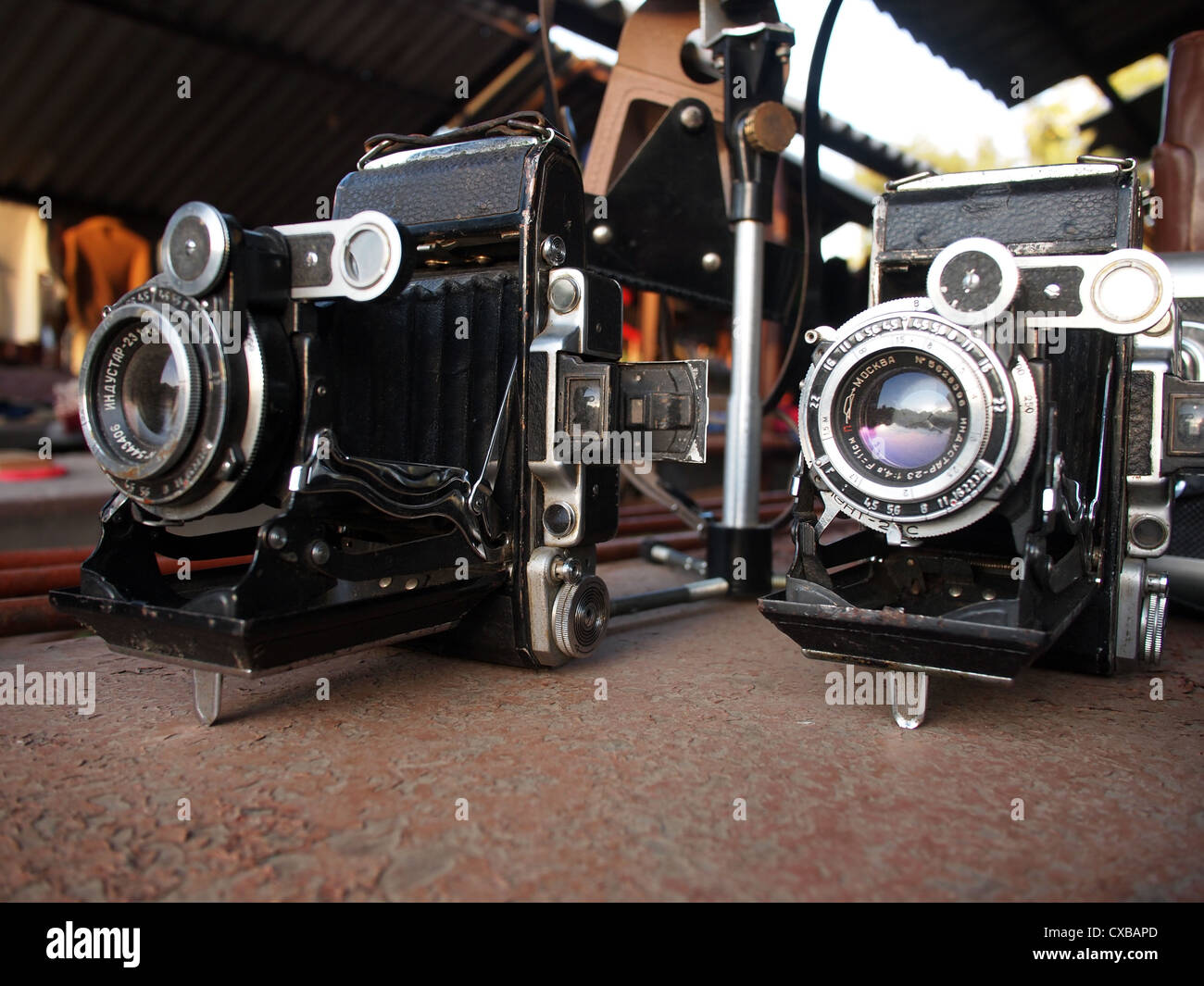 Vintage foto fotocamera su un mercato delle pulci Foto Stock