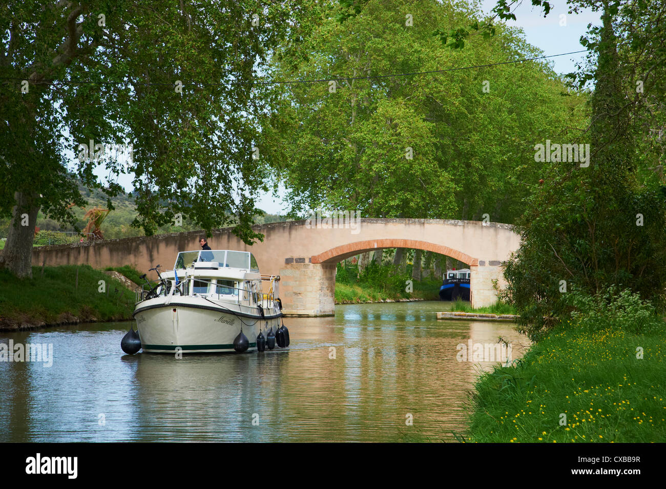 Ponte sul Canal du Midi, Sito Patrimonio Mondiale dell'UNESCO, Aude, Languedoc Roussillon, Francia, Europa Foto Stock