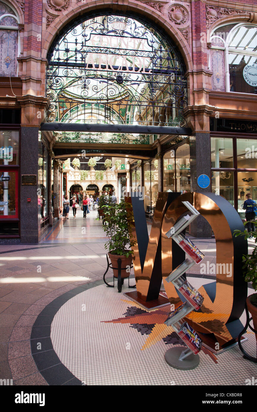 La Contea di Arcade nel quartiere di Victoria, Leeds, West Yorkshire, nello Yorkshire, Inghilterra, Regno Unito, Europa Foto Stock