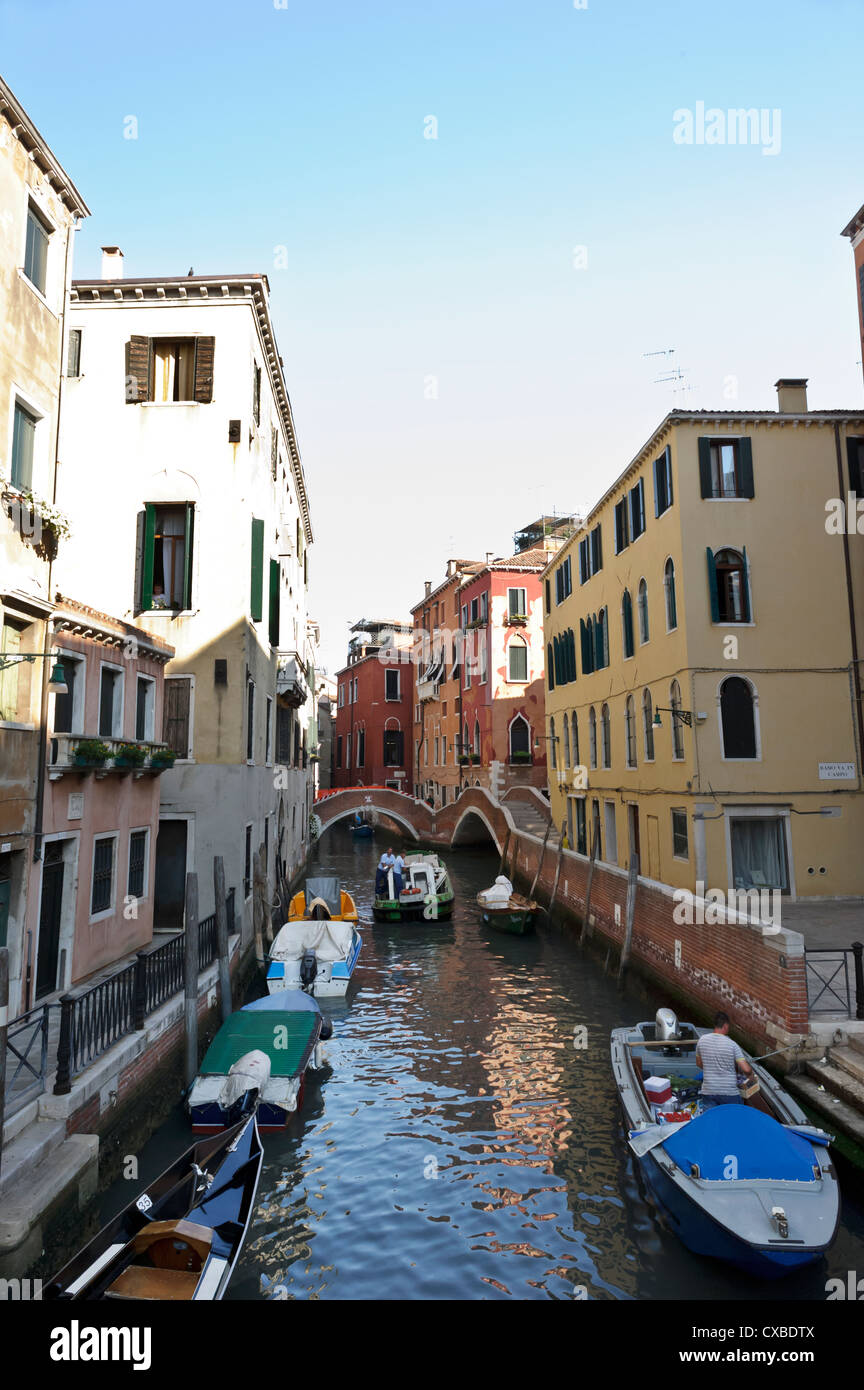 Veneziani a lavoro, Venezia, Italia. Foto Stock