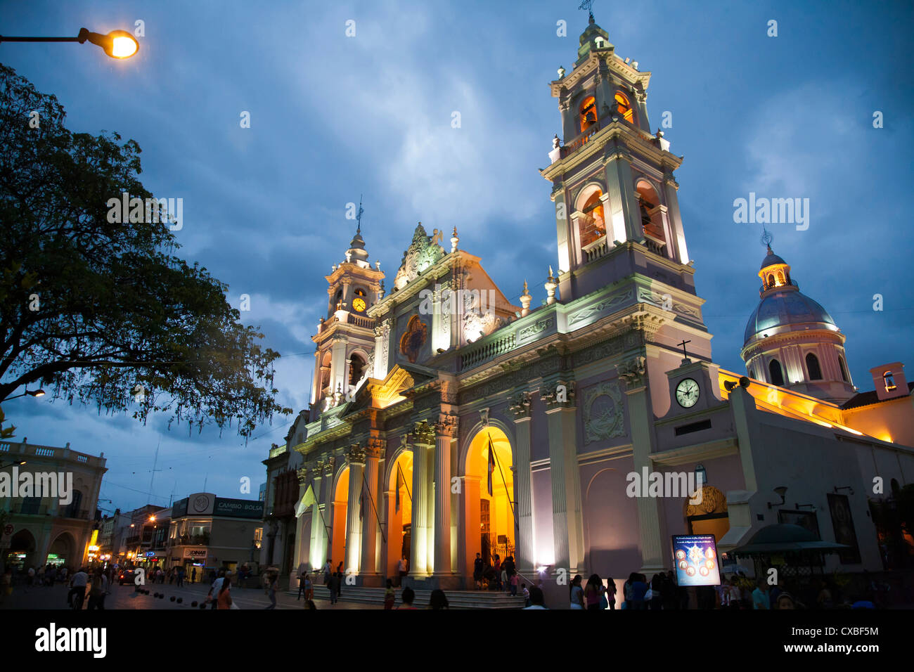 La Iglesia Catedral, la cattedrale principale su 9 julio square,città di Salta, Argentina. Foto Stock