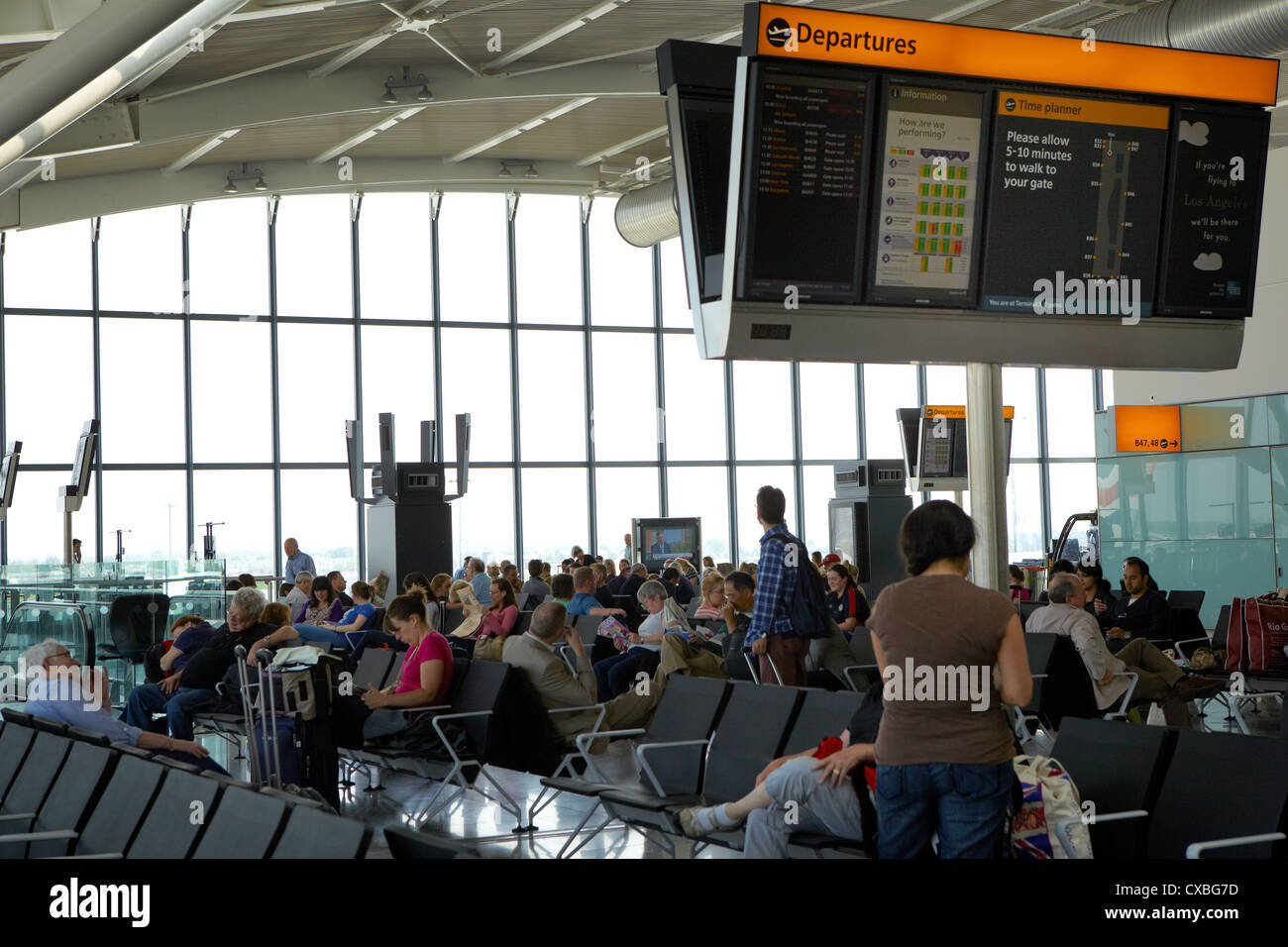 Il terminal 5, sala partenze, l'aeroporto di Heathrow, REGNO UNITO Foto Stock