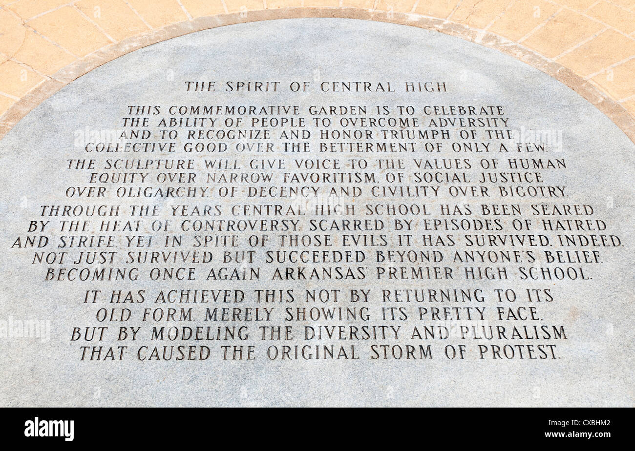 Arkansas, Little Rock Central High School National Historic Site, giardino commemorativo, iscrizione Foto Stock