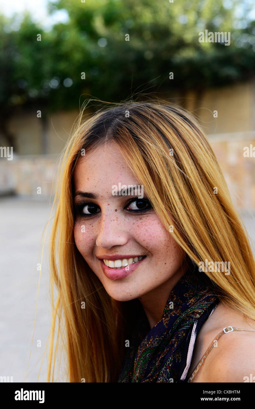 Ritratto di una donna bellissima dall'Uzbekistan. Foto Stock