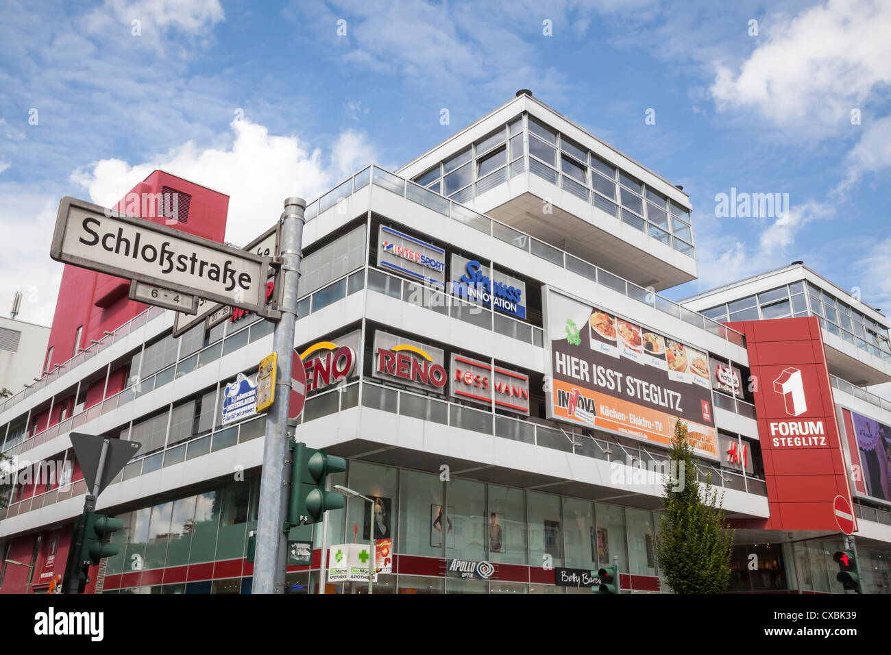 Schlossstrasse con Forum Shopping Centre, Steglitz, Berlino Foto Stock