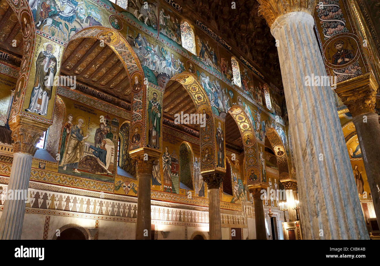 Vista interna di archi decorati in Cappella Palatina di Palermo in Sicilia Foto Stock