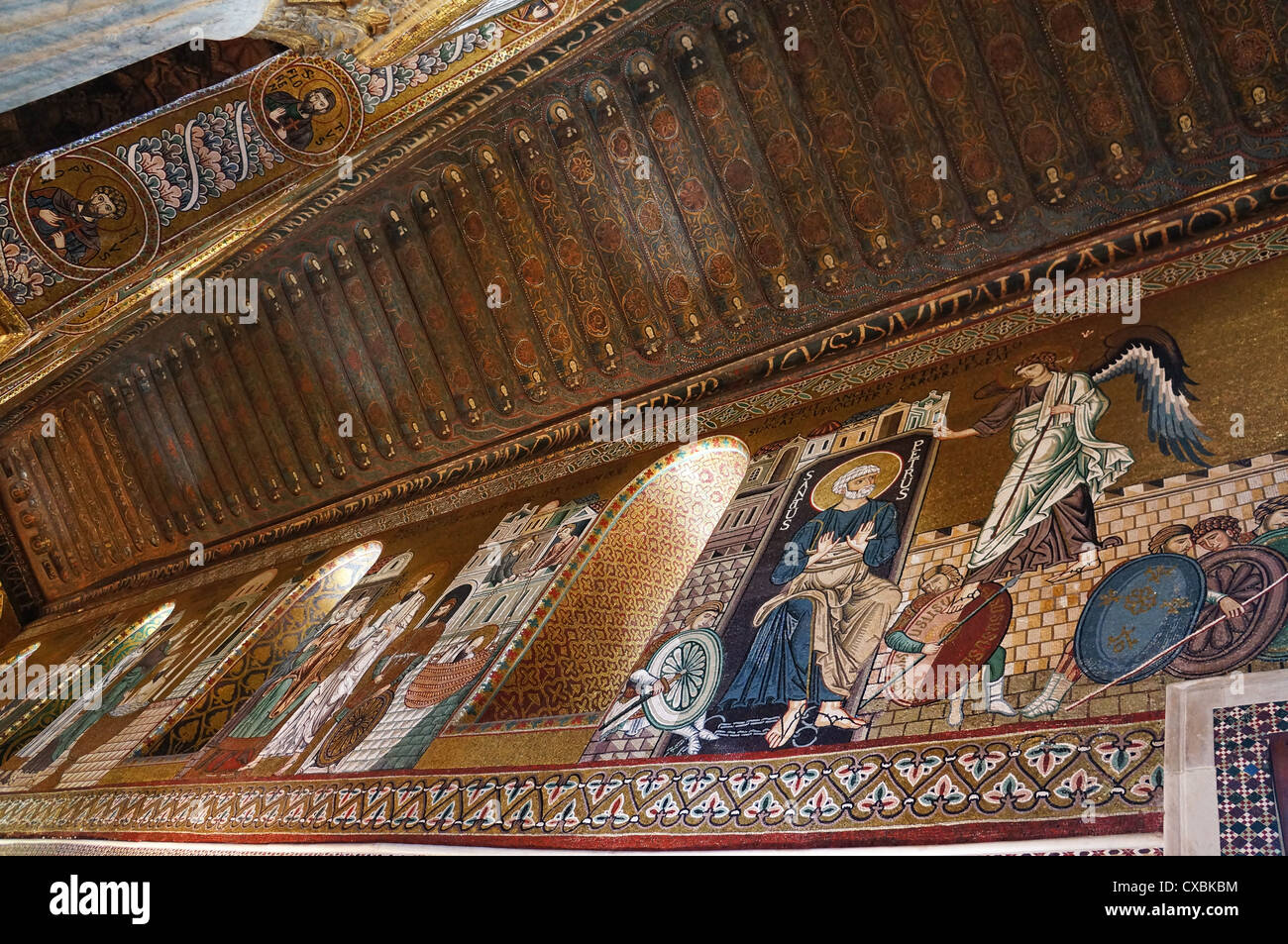 Vista interna del soffitto ligneo della Cappella Palatina di Palermo in Sicilia Foto Stock