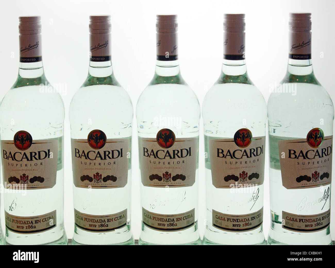 Foto di simbolo, bottiglie di Rum Bacardi Foto Stock