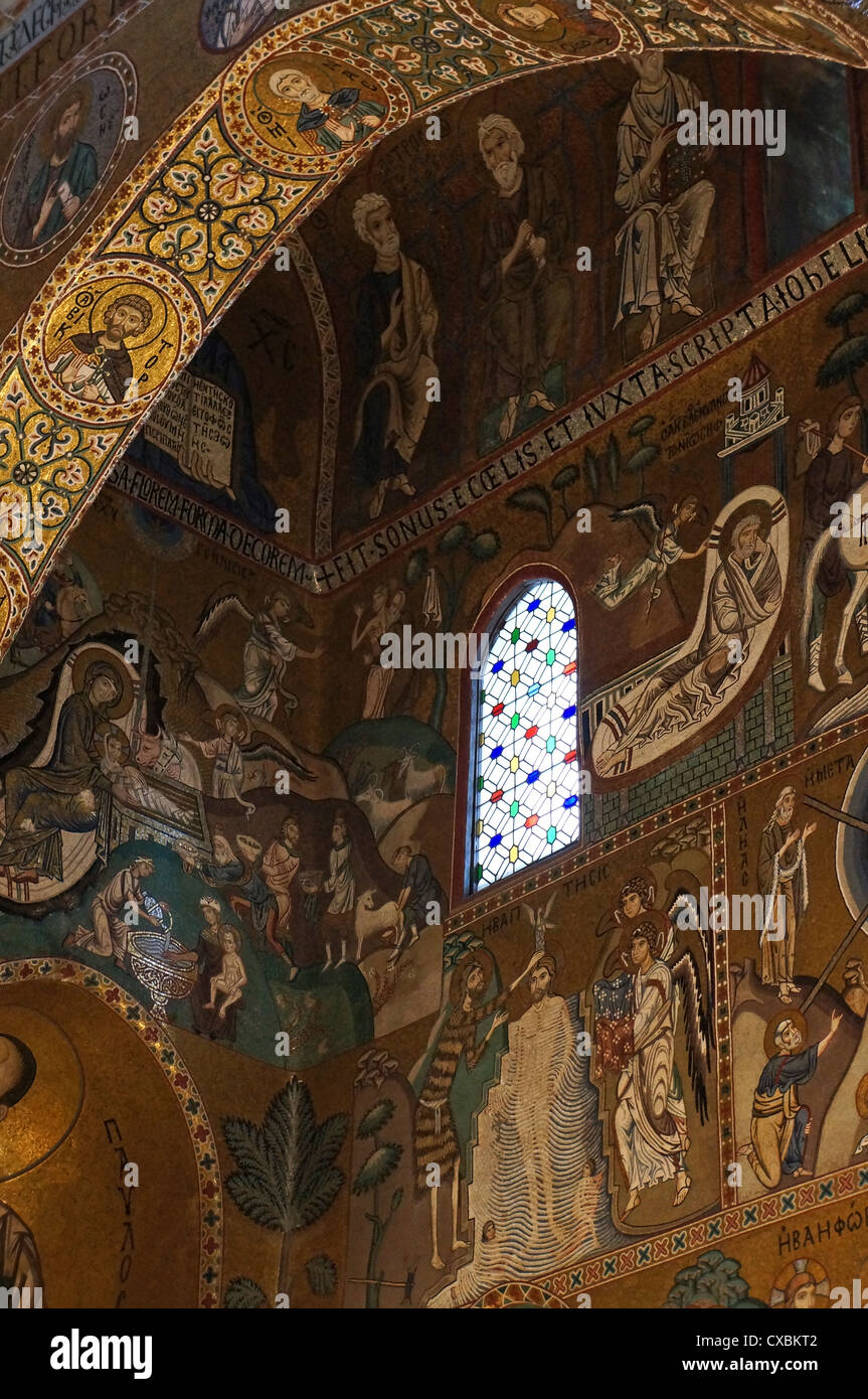 Vista interna del golden dei mosaici della Cappella Palatina di Palermo in Sicilia Foto Stock