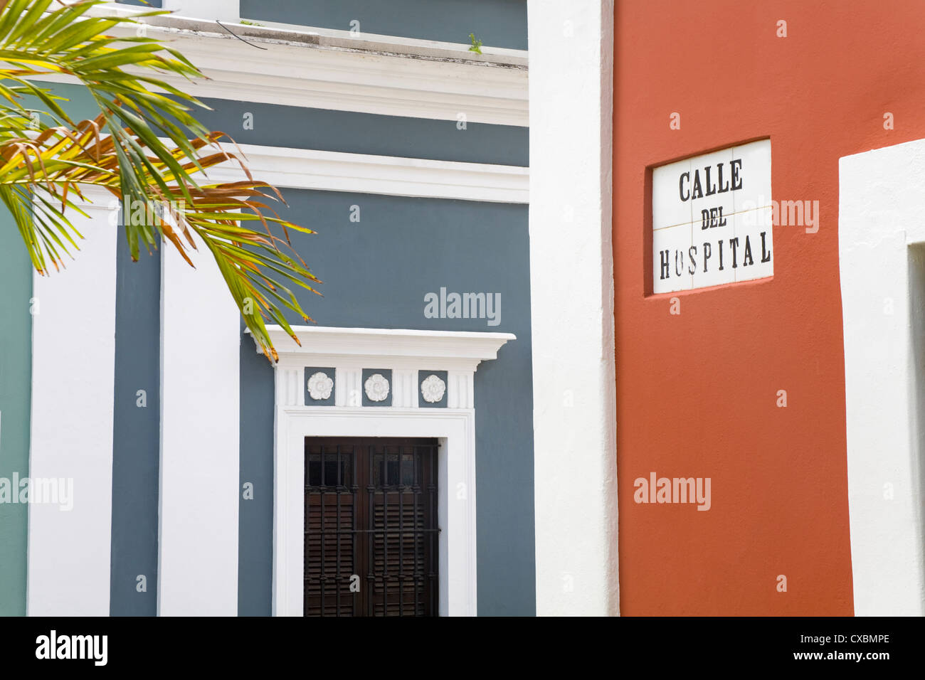 Calle de ospedale nella città vecchia di San Juan, Puerto Rico Island, West Indies, Stati Uniti d'America, America Centrale Foto Stock