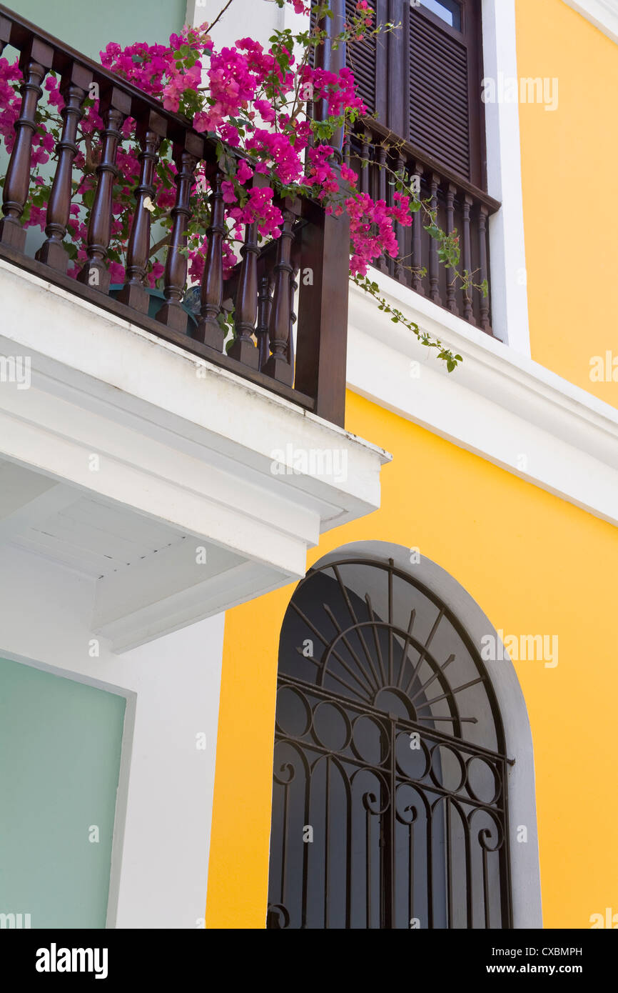 Gli edifici coloniali nella Città Vecchia di San Juan, Puerto Rico Island, West Indies, Stati Uniti d'America, America Centrale Foto Stock