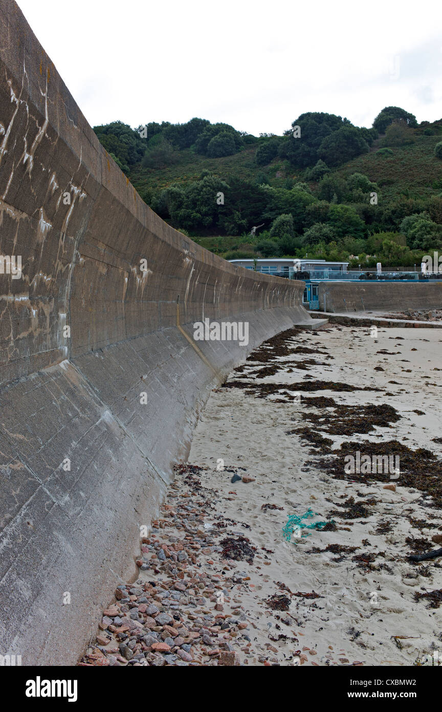 Difensiva parete mare protezione contro erosione Foto Stock