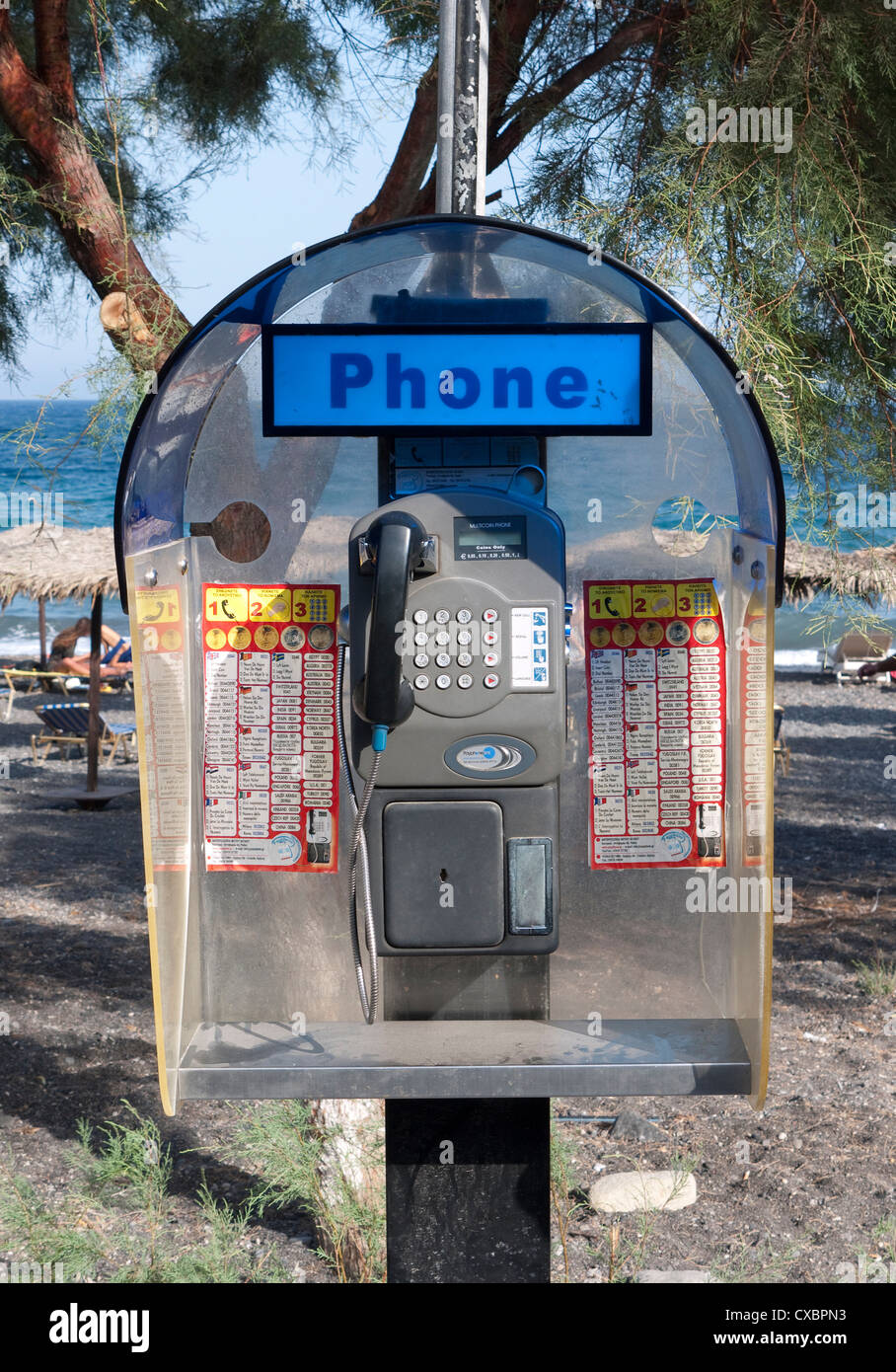 Spiaggia telefono, Kamari, Santorini, Grecia Foto Stock