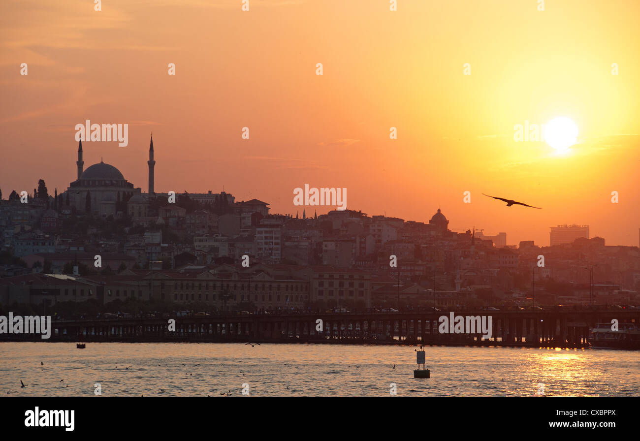 ISTANBUL, Turchia. Tramonto sul Golden Horn. 2012. Foto Stock