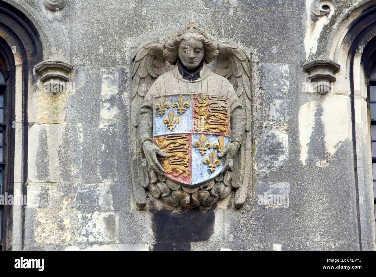 Angelo carving con scudo araldico, Cattedrale di Canterbury, nel Kent, England, Regno Unito Foto Stock