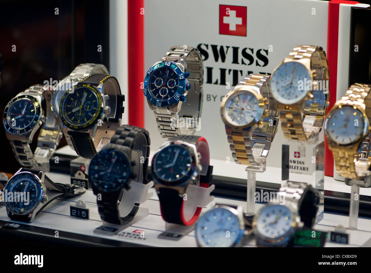 Gli orologi svizzeri per la vendita in Lucerna Foto stock - Alamy