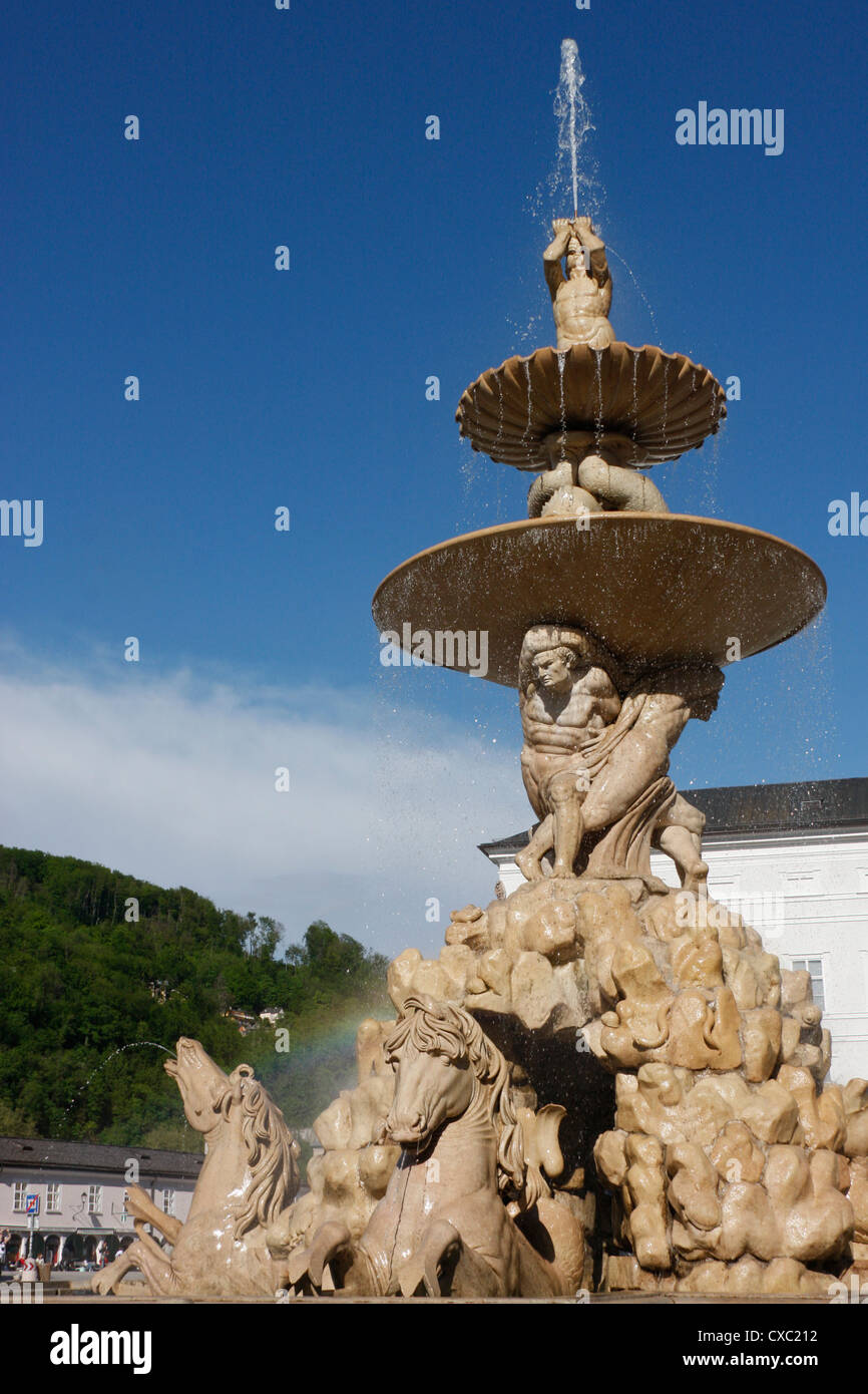 La fontana del cavallo ,Residenzplatz,Piazza Dom,Salisburgo, Austria Foto Stock