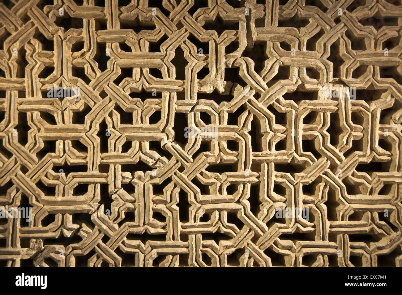 Intonaco tipiche decorazioni geometriche, il Castillo de la Aljafería palazzo risalente al XI secolo, Saragozza (Zaragoza), Aragona, Spagna, Europa Foto Stock