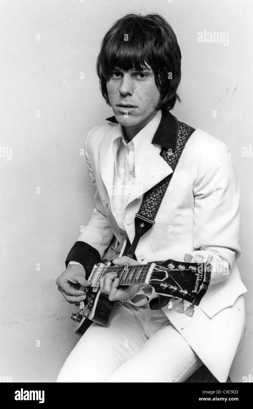 JEFF BECK UK chitarrista rock ibackstage al Saville Theatre di Londra nel marzo 1967 Foto Stock