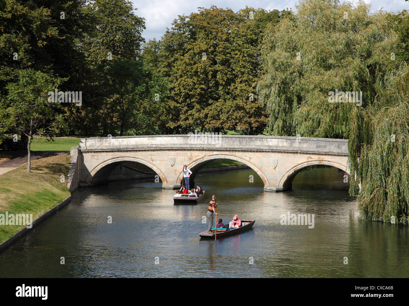 Trinità Bridge e sterline sul fiume Cam Cambridge Inghilterra England Foto Stock