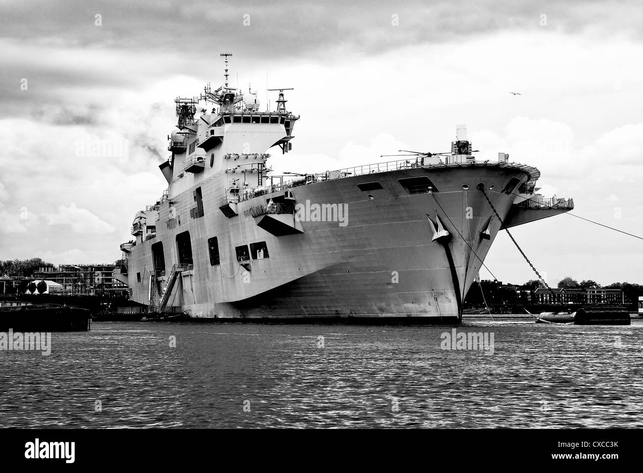 Immagine in bianco e nero di HMS Ocean a Greenwich Foto Stock