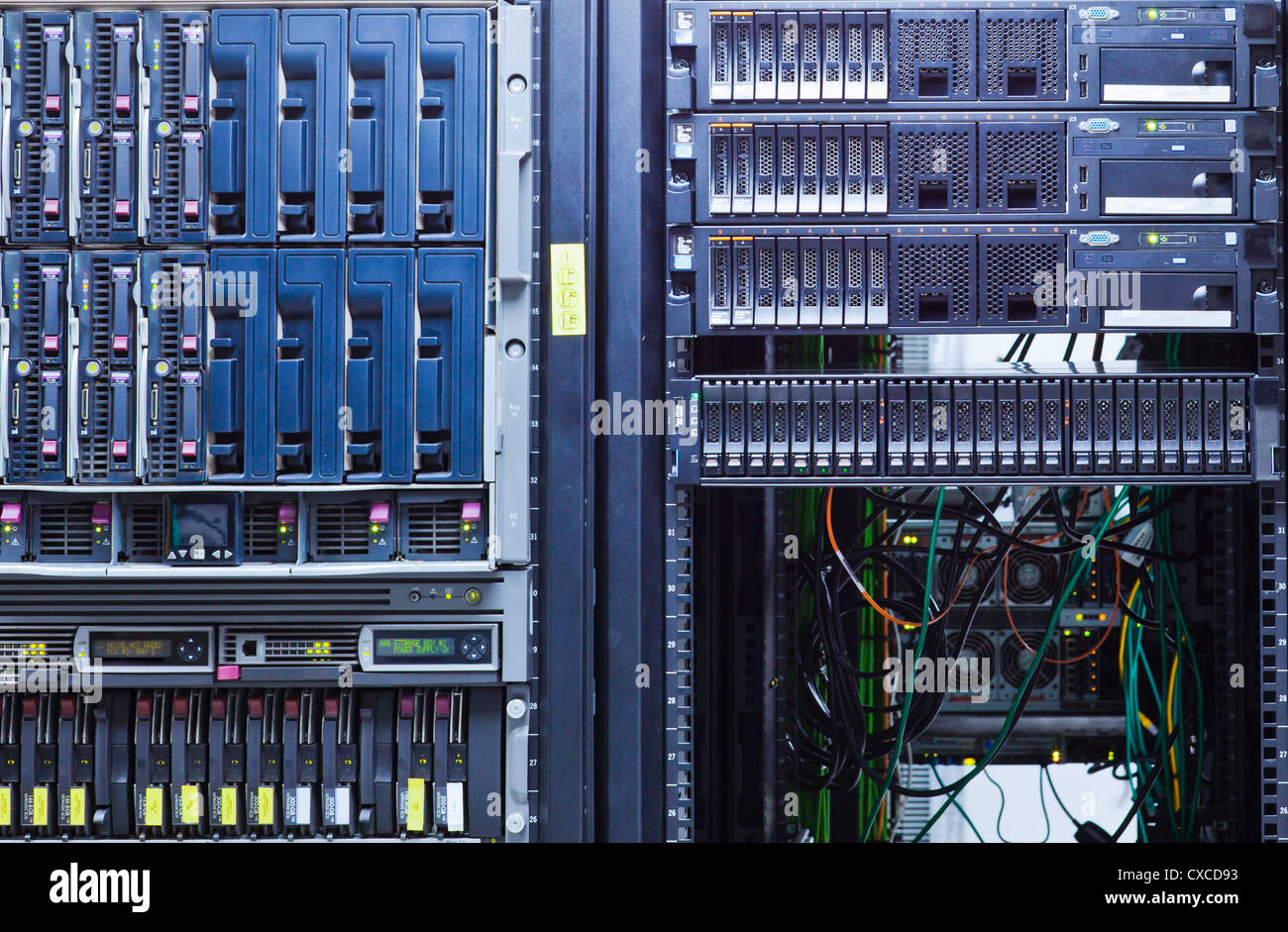 I server di rete in un centro dati. Foto Stock