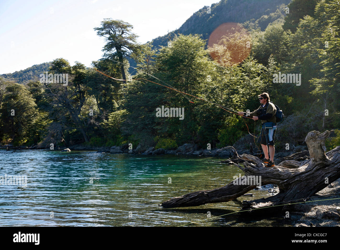 Pesca a mosca al lago Guttierez, Lake District, Patagonia, Argentina. Foto Stock